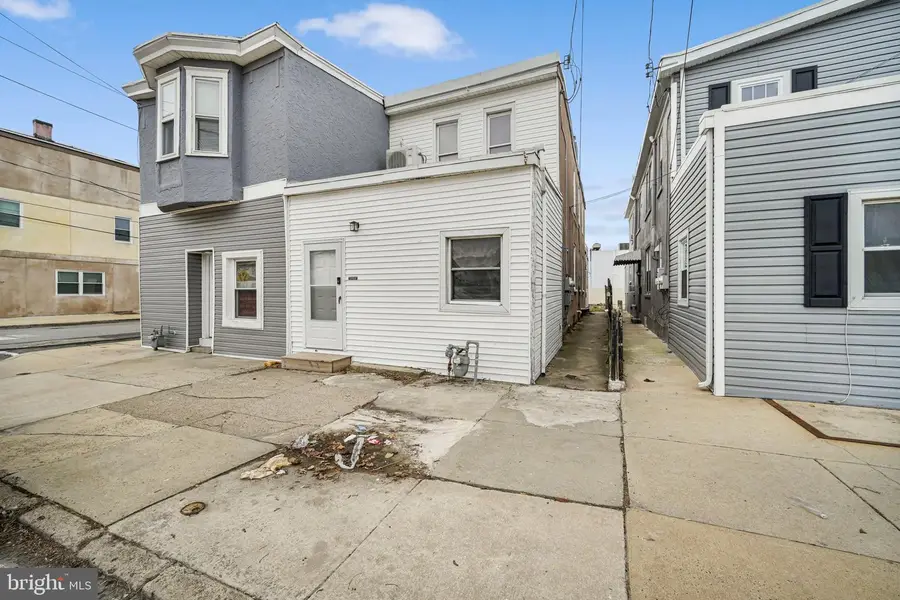 402 Market St, Marcus Hook, PA 19061 - #2