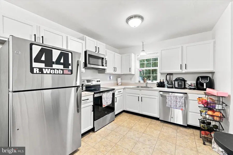 30 Duttonview Rd, Aston, PA 19014 - #2