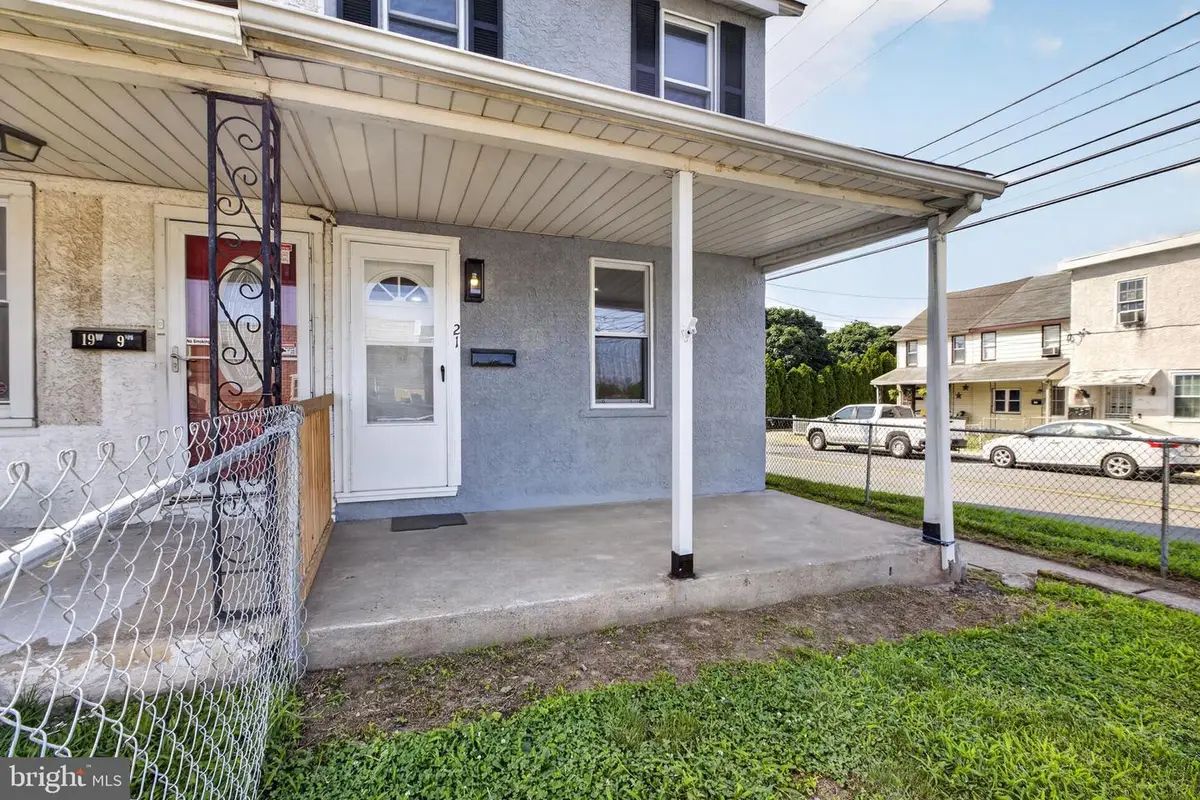 21 W 9th St, Marcus Hook, PA 19061 - #1
