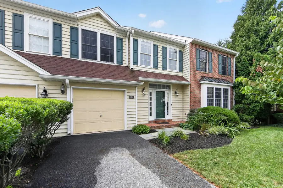 218 Hillsboro Mills Ln, Wallingford, PA 19086 - #2