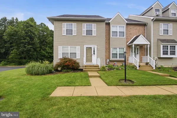 75 Louis James Ct #75, UPPER CHICHESTER, PA 19014