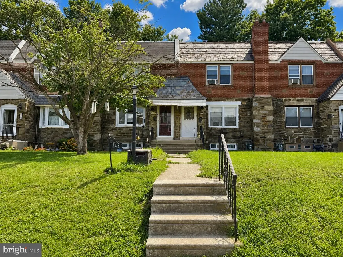 742 Fairfax Rd, Drexel Hill, PA 19026 - #1