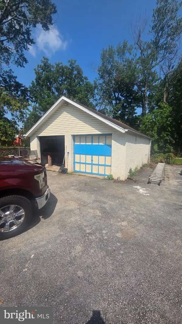 917 Bartram Ave, DARBY, PA 19023