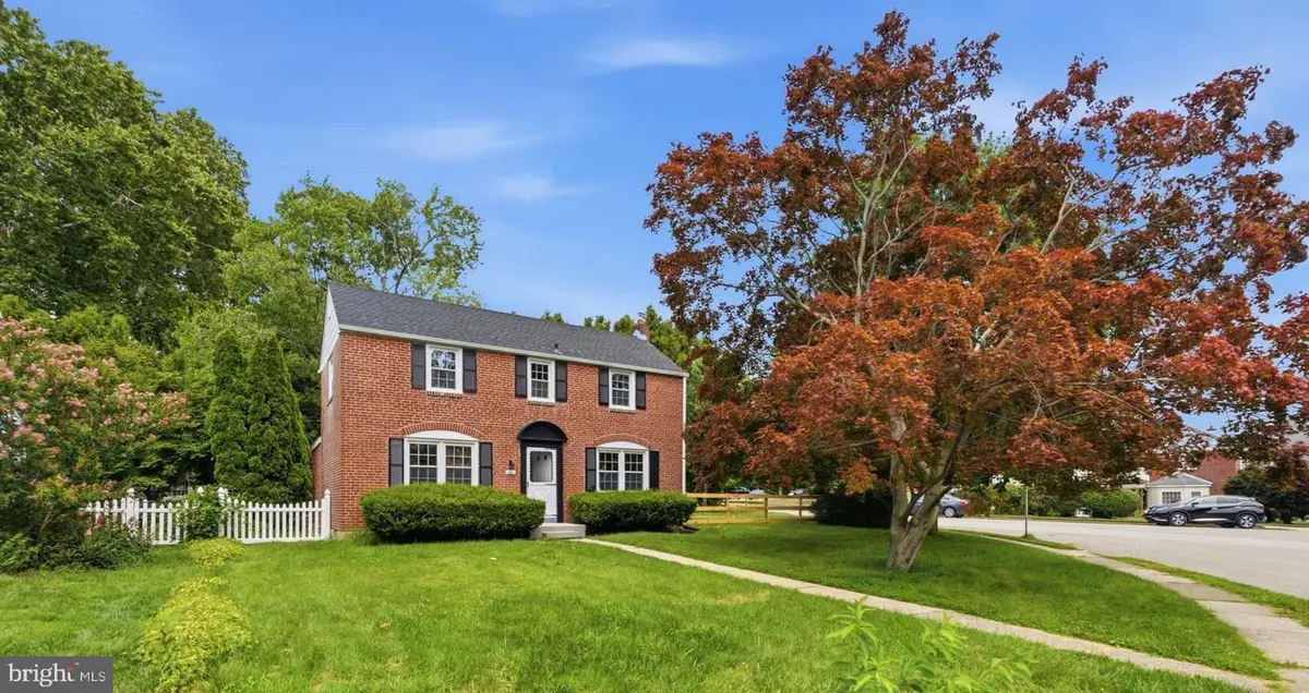 401 Twin Oaks Dr, Havertown, PA 19083 - #1