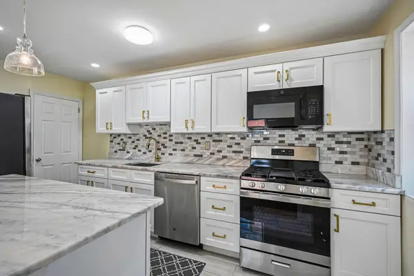 102 Lincoln Ave, COLLINGDALE, PA 19023