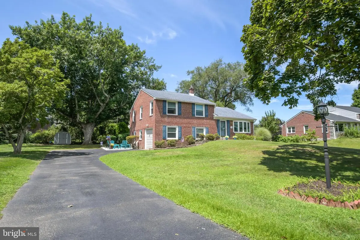 107 Cameron Dr, Wallingford, PA 19086 - #1