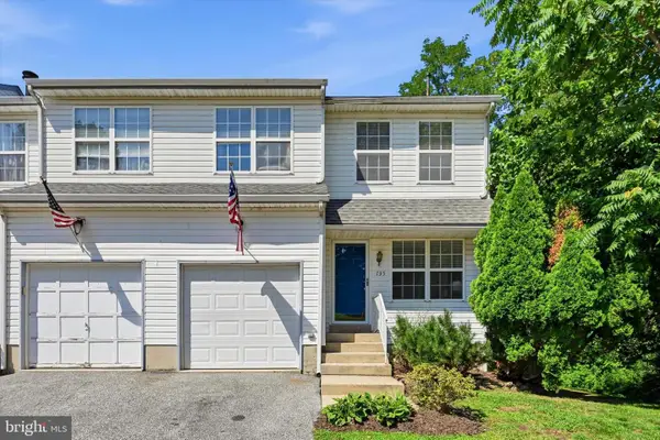 735 Hawthorne Ln, ASTON, PA 19014
