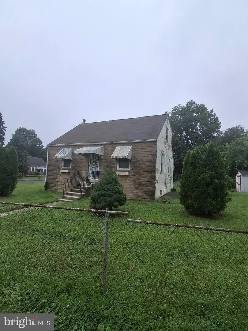 120 E Burton Ln, Sharon Hill, PA 19079 - #1