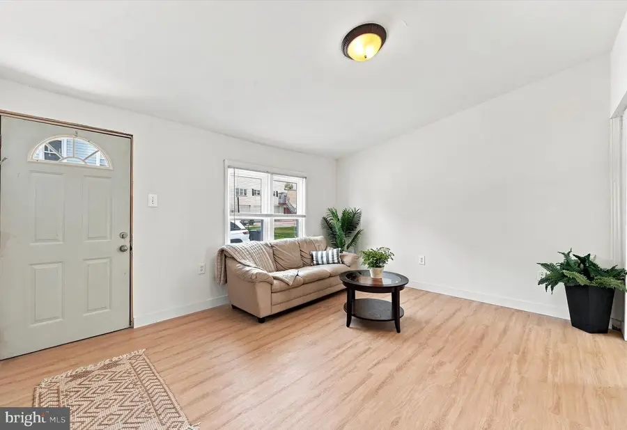 35 Marshall Ave, Marcus Hook, PA 19061 - #3