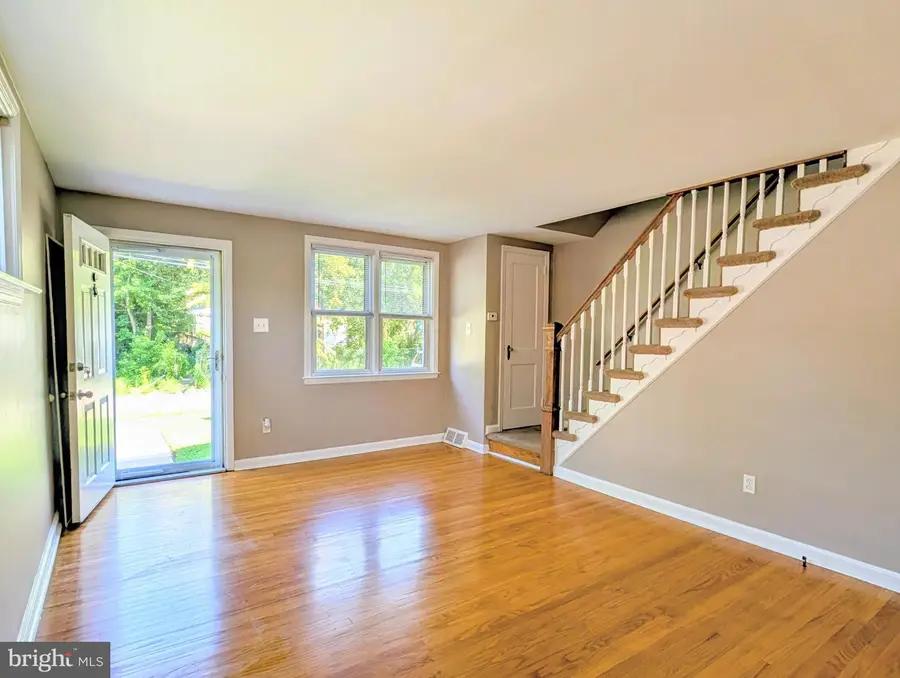1042 Hopkins Ave, Glenolden, PA 19036 - #2
