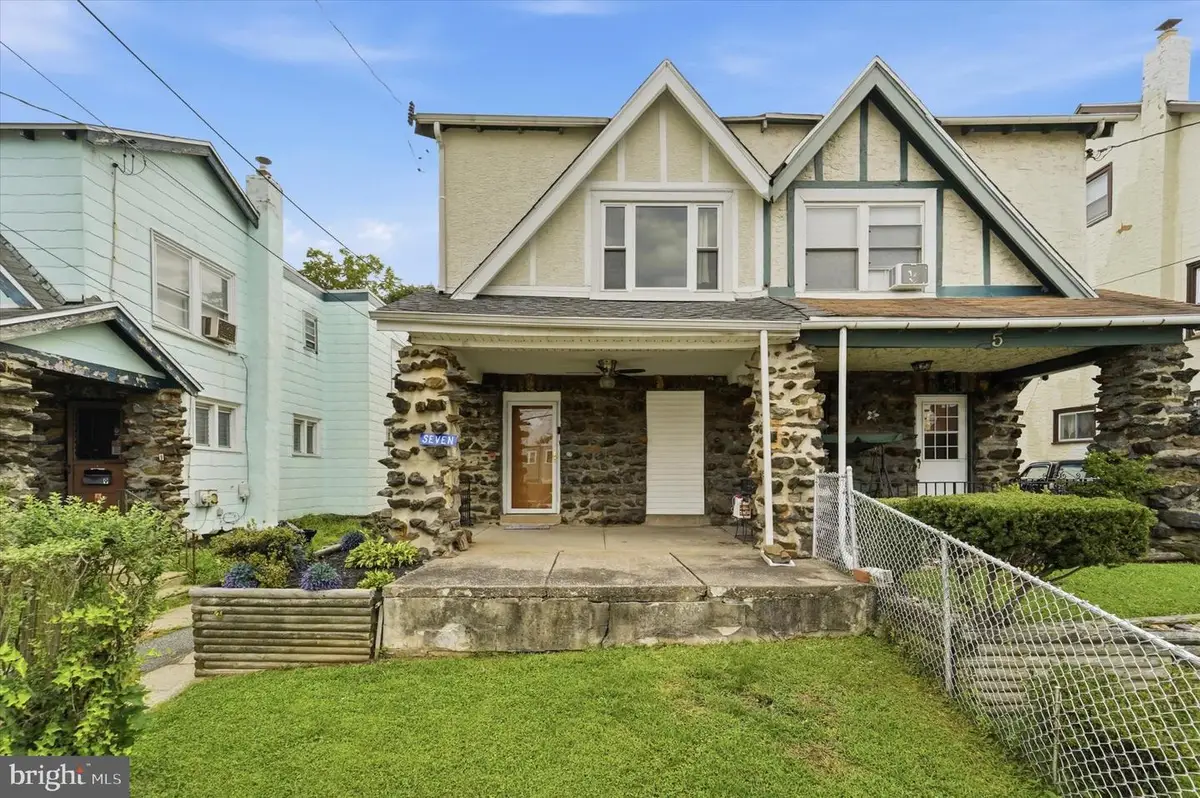7 Oakley Rd, Upper Darby, PA 19082 - #1