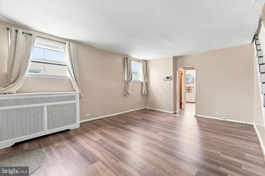 7 Oakley Rd, Upper Darby, PA 19082 - #3