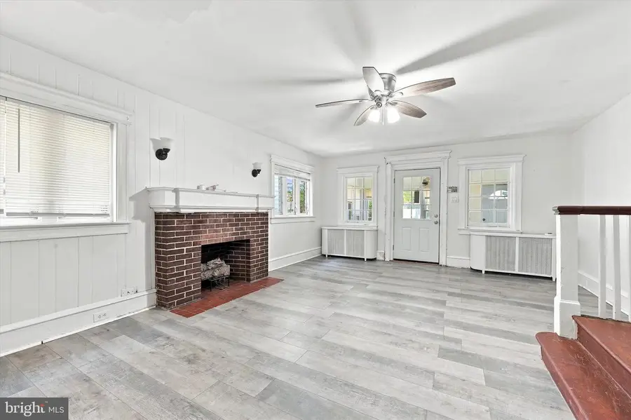 412 E 20th St, Chester, PA 19013 - #3