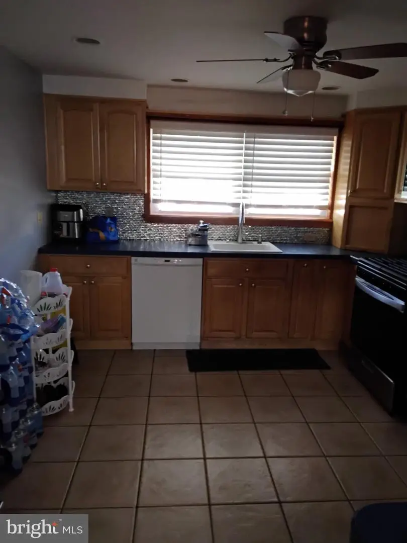 2123 Ravenwood Rd, Folcroft, PA 19032 - #3