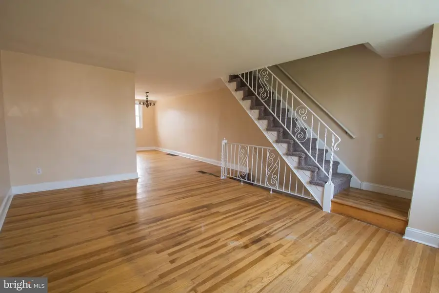715 W Oakwood Dr, Glenolden, PA 19036 - #2