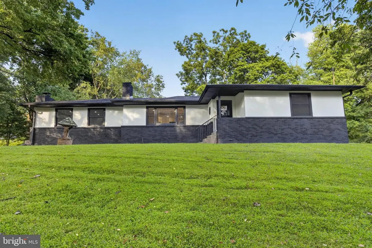 1 Summit Ave, Chadds Ford, PA 19317 - #1