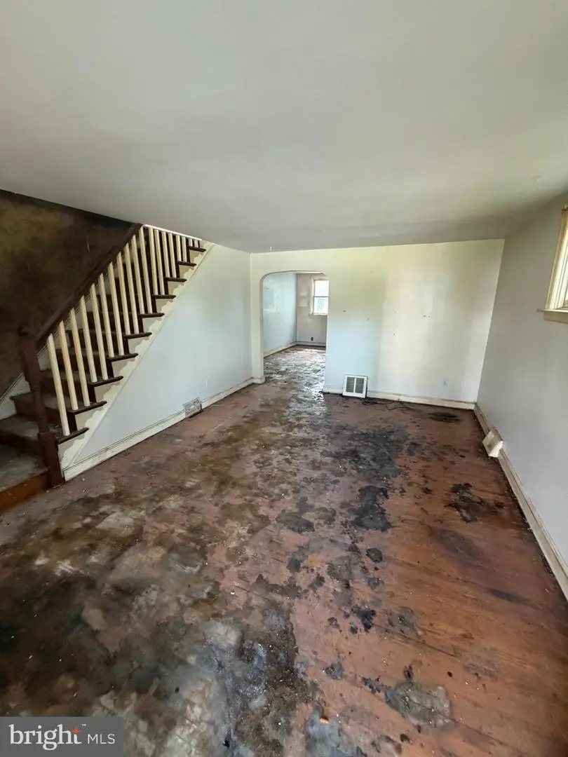 2 Ashbourne Rd, Darby, PA 19023 - #2