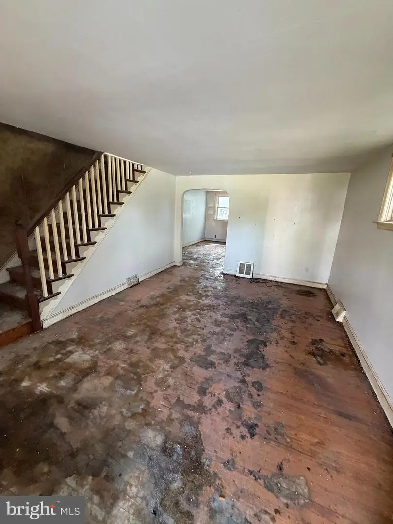 2 Ashbourne Rd, Darby, PA 19023 - #3