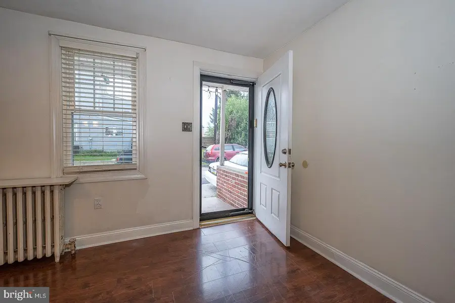 1403 E 12th St, Crum Lynne, PA 19022 - #3