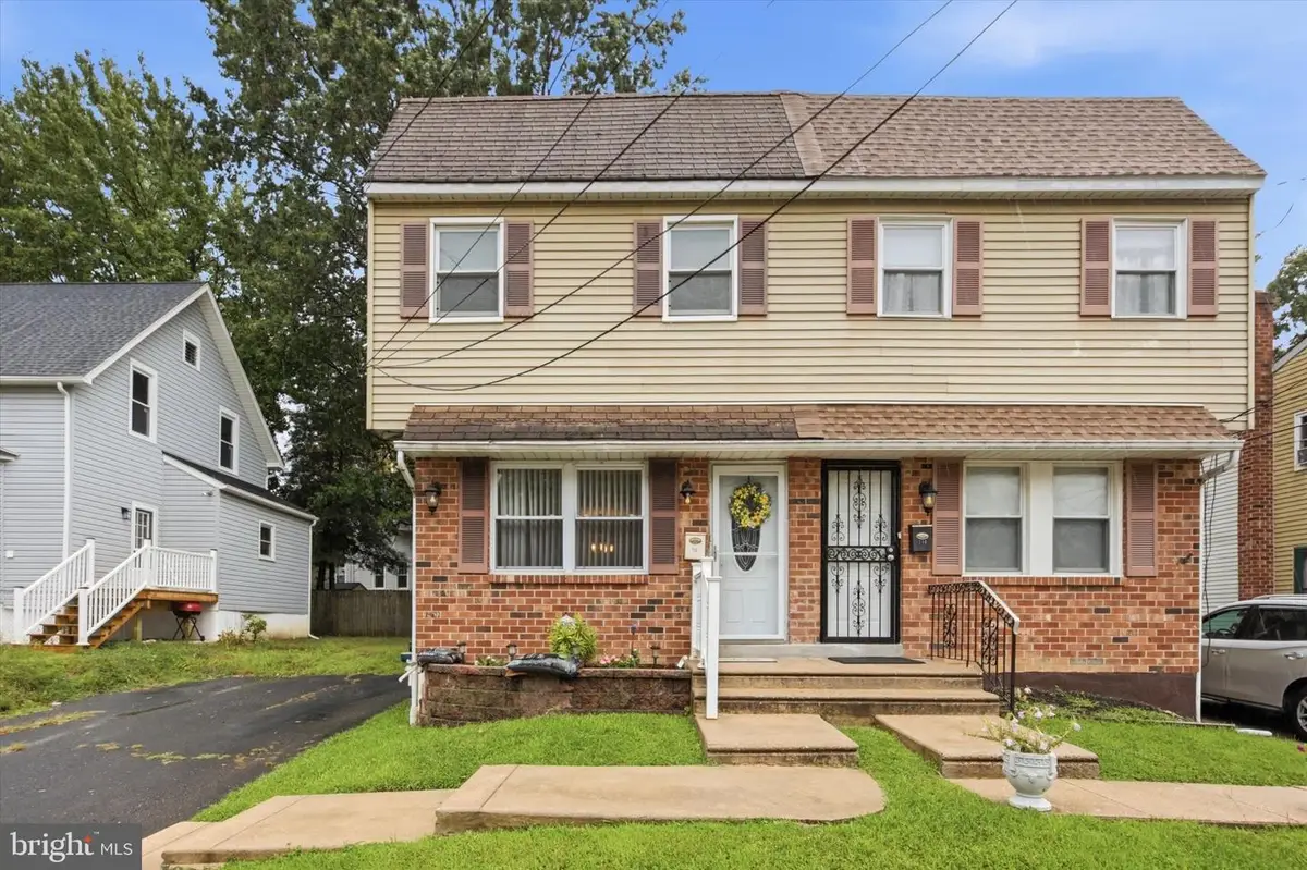 708 Girard Ave, Collingdale, PA 19023 - #1