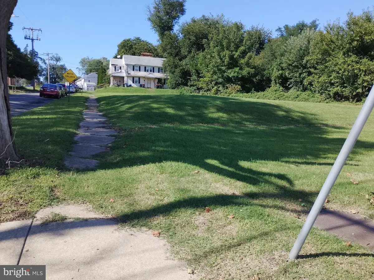 907-923 Meadow Ln, Chester, PA 19013 - #1