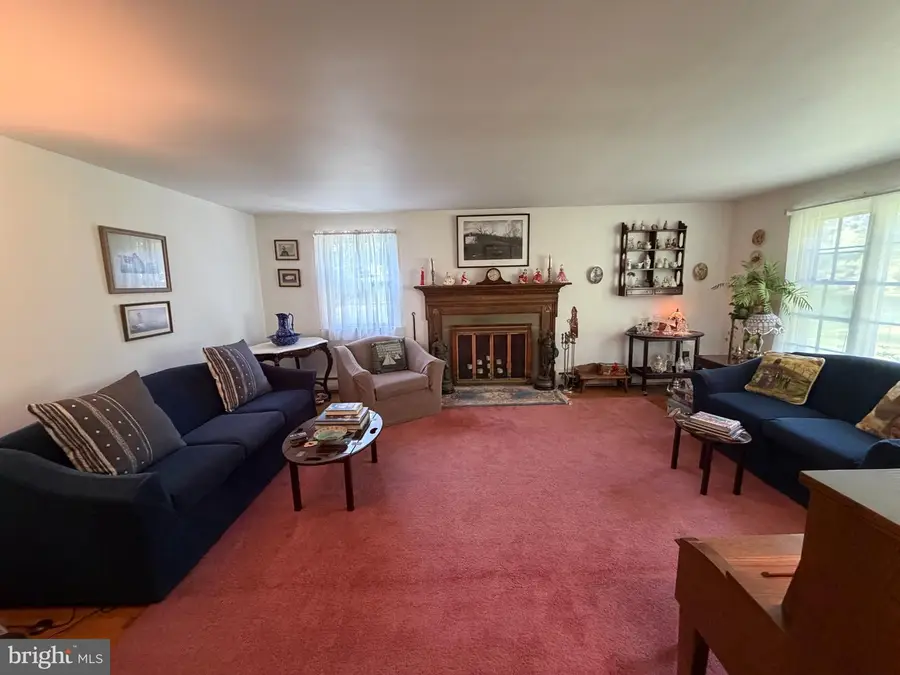 16 Clayton Park Dr, Glen Mills, PA 19342 - #3