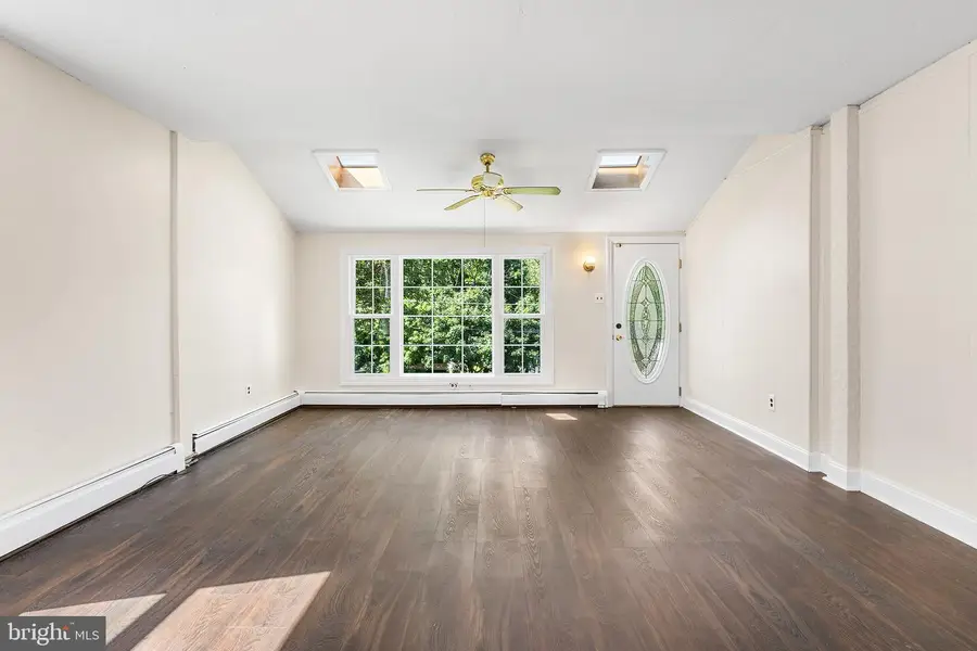 6 Convent Rd, Aston, PA 19014 - #3