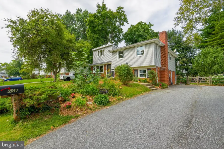 609 School Ln, Wallingford, PA 19086 - #2