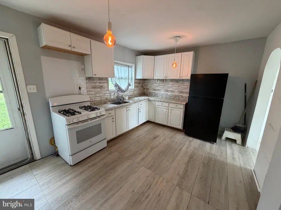 1112 W Ridge Rd, Marcus Hook, PA 19061 - #3