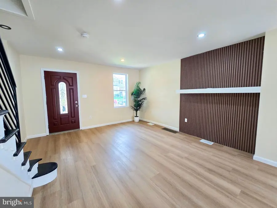 7108 Clover Ln, Upper Darby, PA 19082 - #3