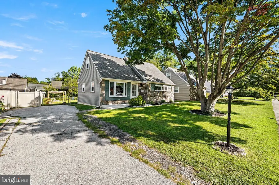 907 Brook Ave, Secane, PA 19018 - #2