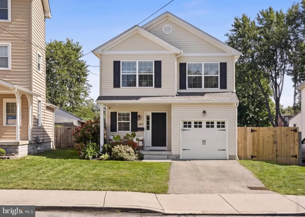 887 Penn St, Bryn Mawr, PA 19010 - #1