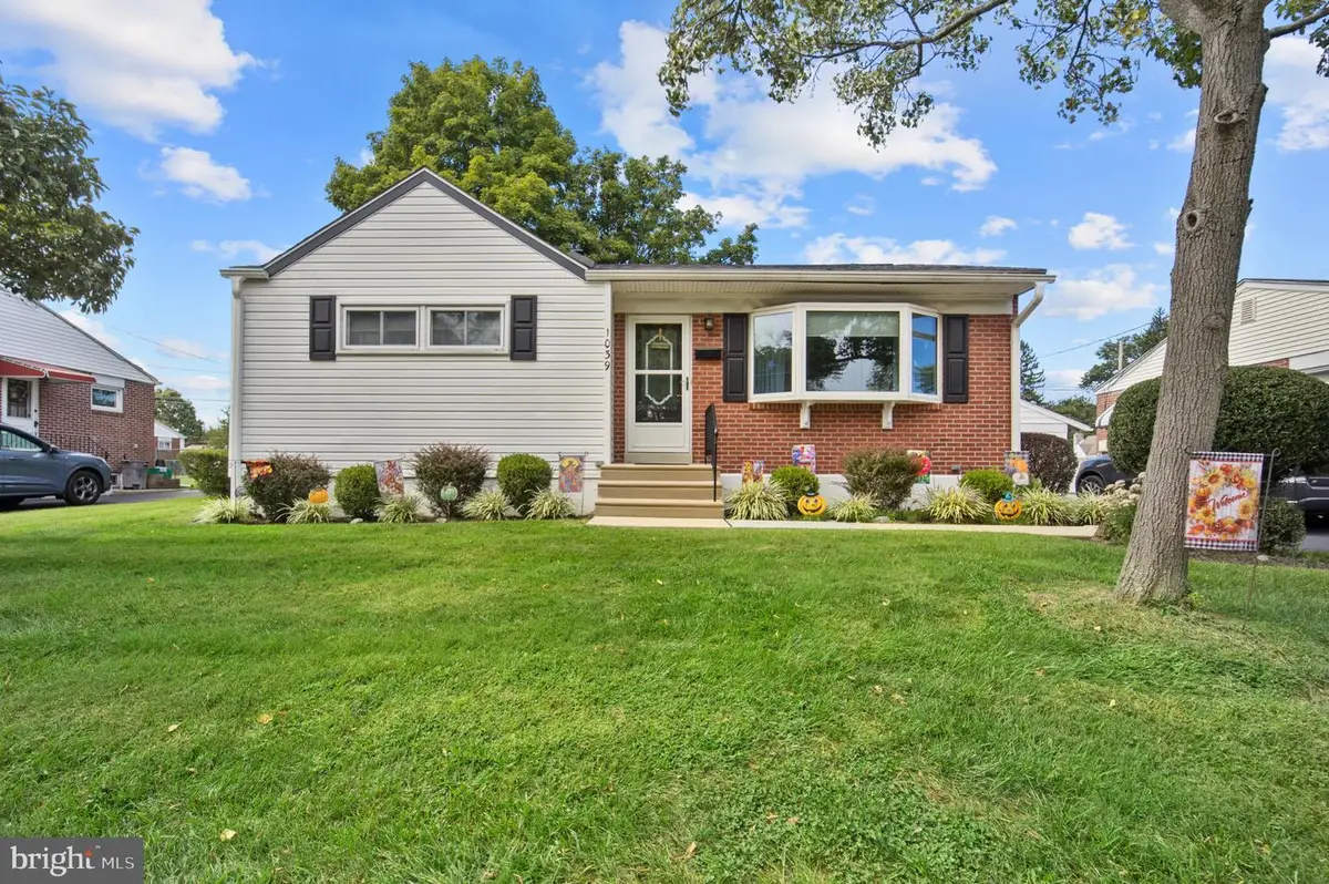 1039 11th Ave, Folsom, PA 19033 - #1
