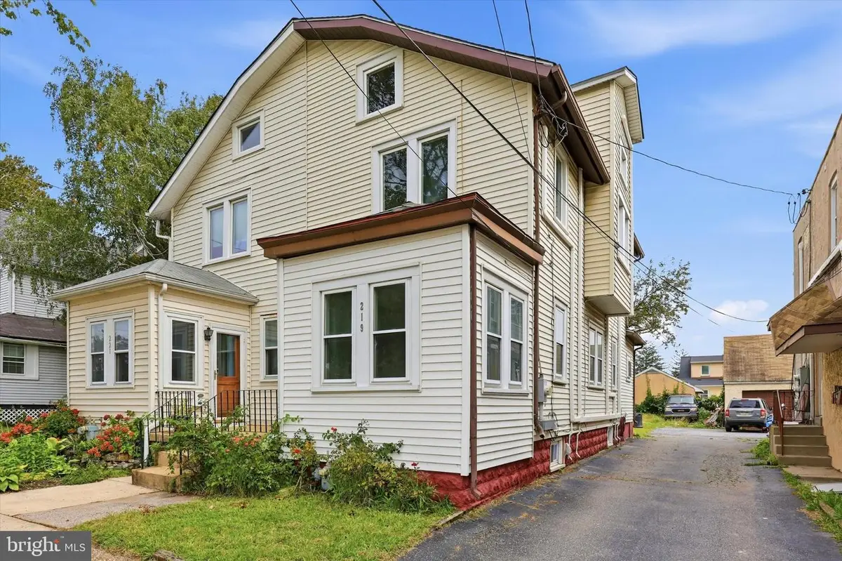 219 Wanamaker Ave, Essington, PA 19029 - #1
