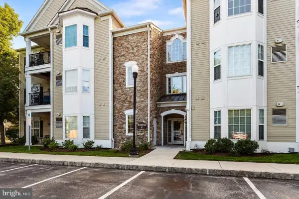 124 Creekside Dr #8, BROOKHAVEN, PA 19015