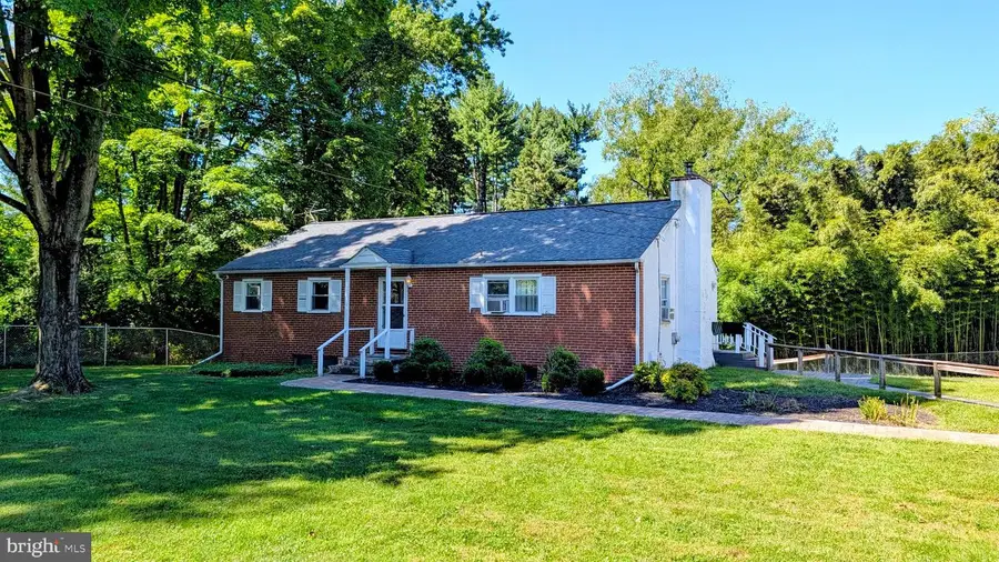 15 Locksley Rd, Glen Mills, PA 19342 - #2