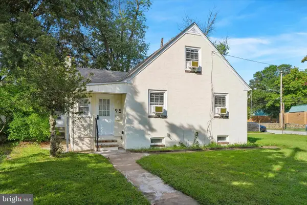 95 1st Ave, ESSINGTON, PA 19029
