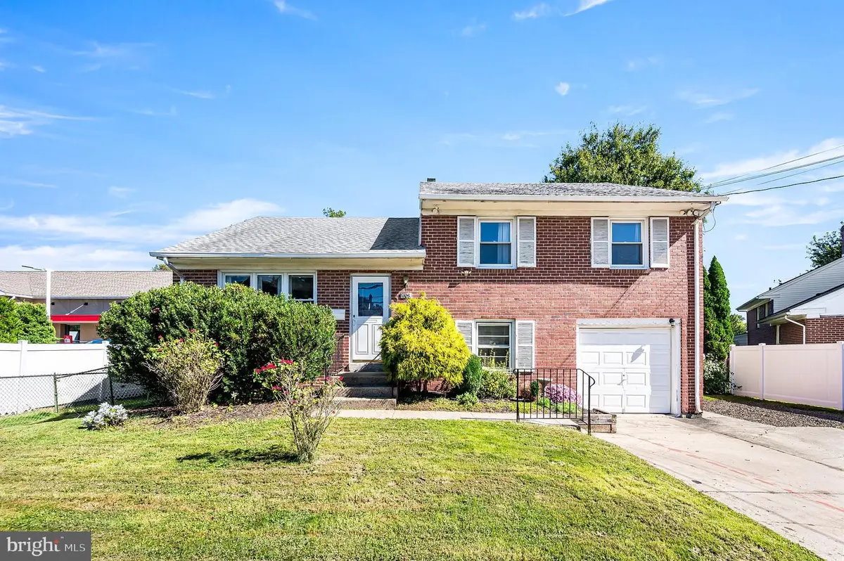 1008 Kedron Ave, Morton, PA 19070 - #1