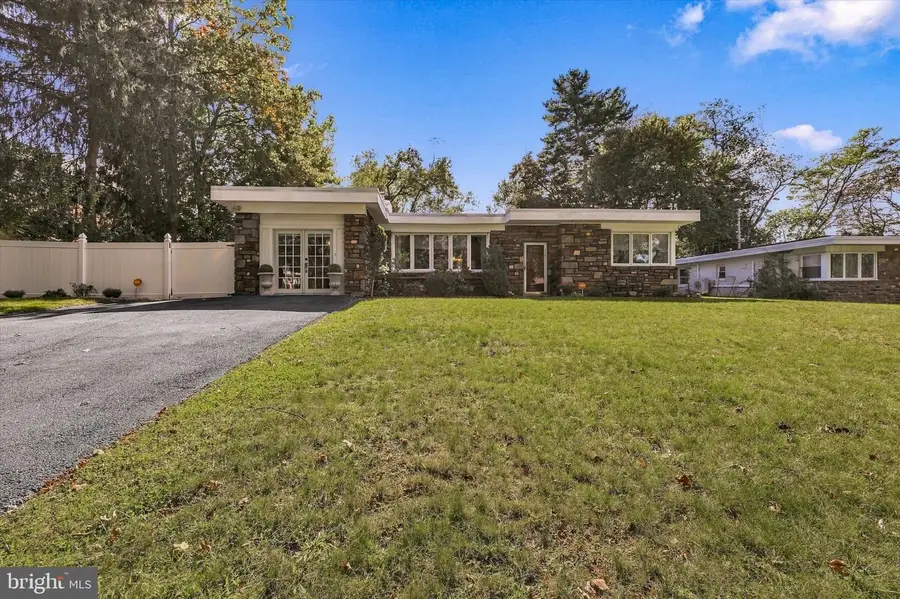 716 Martens Ln, Springfield, PA 19064 - #2