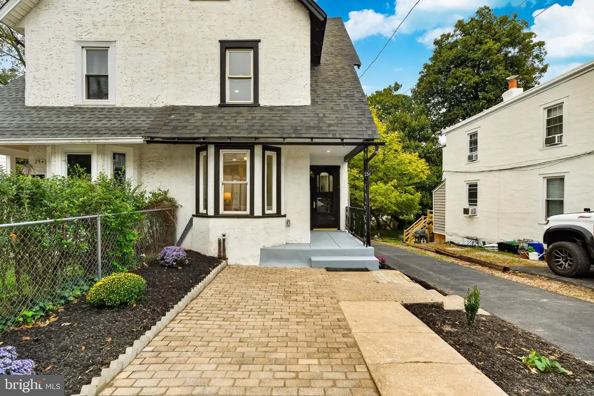 256 N Aberdeen Ave, Wayne, PA 19087 - #1