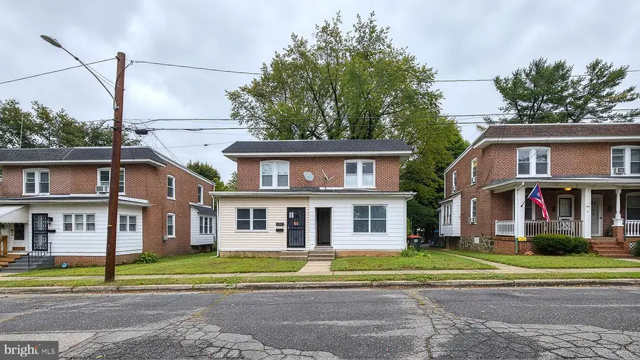 2611 Lindsay St, Chester, PA 19013 - #2