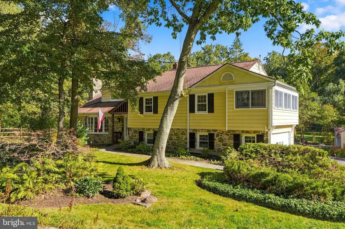 624 W Wayne Ave, Wayne, PA 19087 - #1