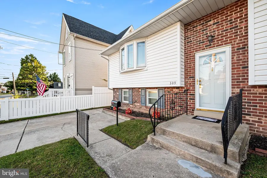 309 Printz Ave, Essington, PA 19029 - #3