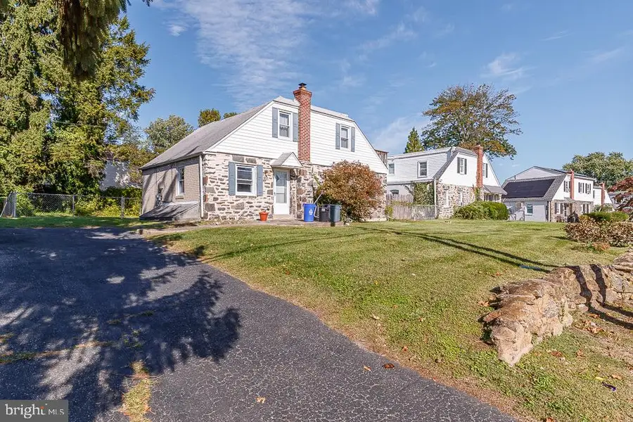 811 Springfield Rd, Aldan, PA 19018 - #2