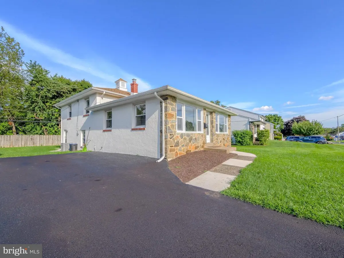 2989 Eastburn Ave, Broomall, PA 19008 - #1