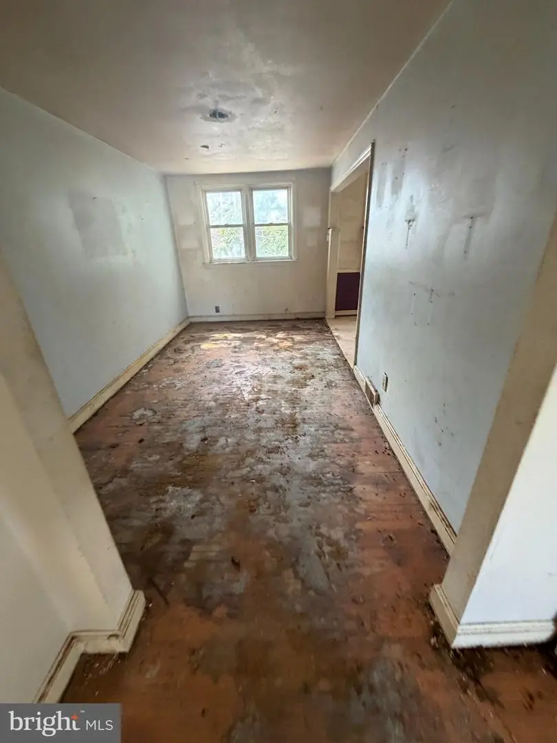 2 Ashbourne Rd, Darby, PA 19023 - #3
