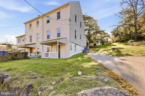 803 Maple Ln, ASTON, PA 19014