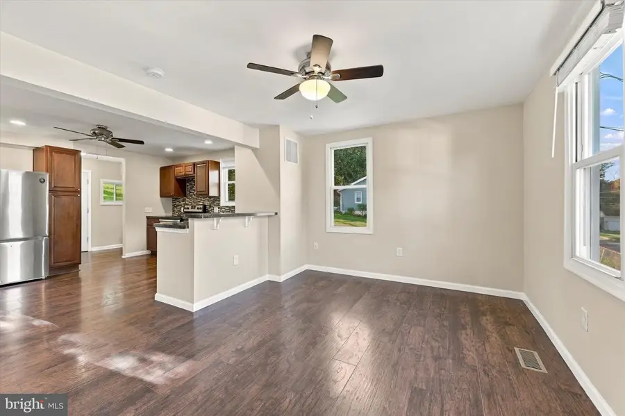 803 Maple Ln, Aston, PA 19014 - #2