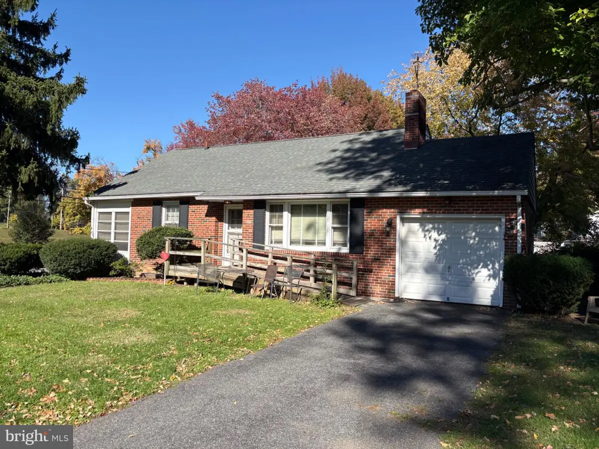 105 W Knowles Avenue Ave, Glenolden, PA 19036 - #1