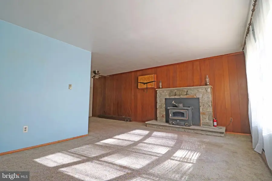 4018 Roseanna Ct, Marcus Hook, PA 19061 - #3